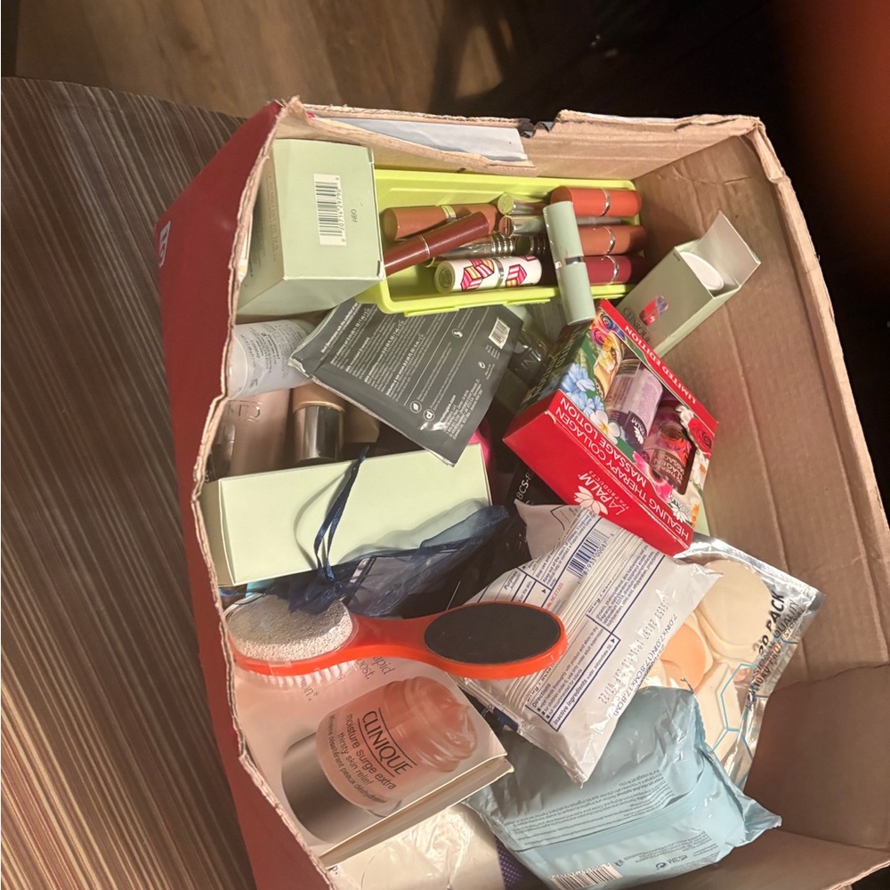 Clinique Beauty Collection with Coral and Mint Accents
